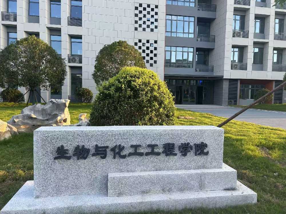 马关县扬州职业大学体育场高杆灯项目
